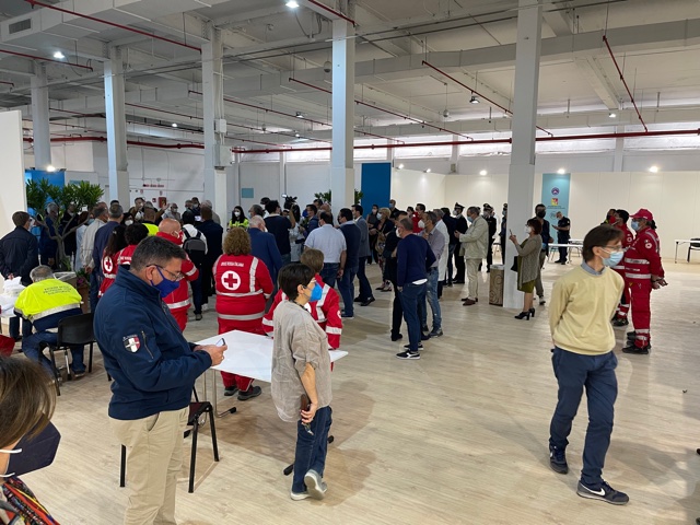 Storie di vaccino a Palermo. Ines, Simin e Cristina: è nata un’amicizia