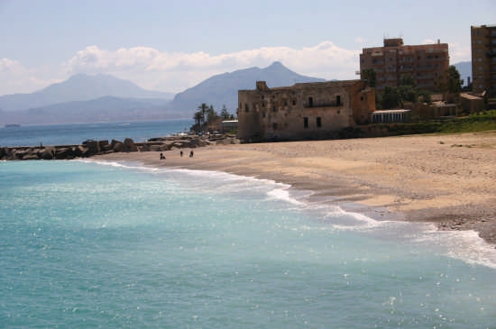 Divieto di balneazione lungo la costa palermitana: ecco dove