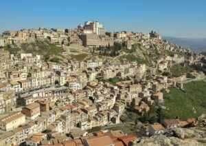 Due nuove "zone rosse" in Sicilia. Si tratta di Troina e Valguarnera Caropepe, entrambi nel...