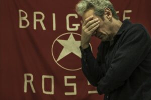 ROMA (ITALPRESS) - Svelata la prima foto ufficiale di Esterno notte di Marco Bellocchio. Le riprese...