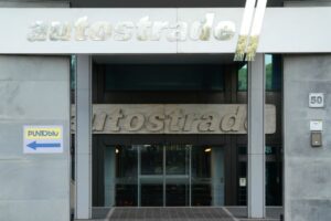 ROMA (ITALPRESS) - Il Consorzio - composto da CDP Equity, Blackstone Infrastructure Partners e...