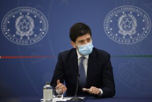 ROMA (ITALPRESS) - "E' evidente che abbiamo un messaggio molto chiaro su AstraZeneca, che va nella...