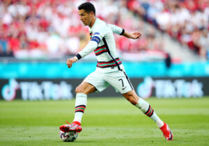 BUDAPEST (UNGHERIA) (ITALPRESS) - Un gol di Guerreiro nel finale e due sigilli record di Cristiano...