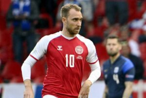 COPENAGHEN (DANIMARCA) (ITALPRESS) - A Christian Eriksen verrà impiantato un ICD, un defibrillatore...