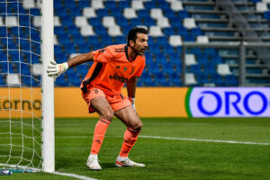 PARMA (ITALPRESS) - Ora è ufficiale: Gianluigi Buffon torna a Parma. La società ducale ha comunicato...