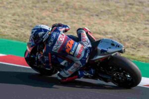 CHEMNITZ (GERMANIA) (ITALPRESS) - Miguel Oliveira è il più veloce nel venerdì di libere del Gran...