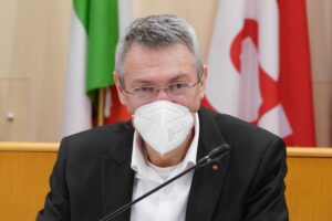 ROMA (ITALPRESS) - "Siamo di fronte a uno sgretolamento del tessuto sociale, a un imbarbarimento...