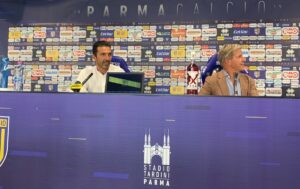 PARMA (ITALPRESS) - A distanza di vent'anni Gianluigi Buffon torna a vestire la maglia del Parma, il...