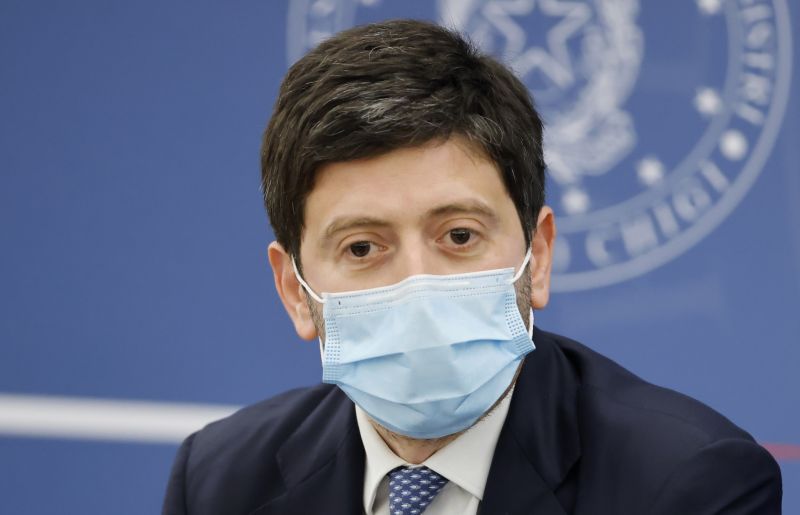 Covid, Speranza “Attenzione a variante Delta”