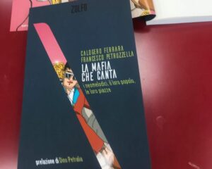 PALERMO (ITALPRESS) - Dall'1 luglio sarà disponibile in libreria e negli store digitali "La mafia...