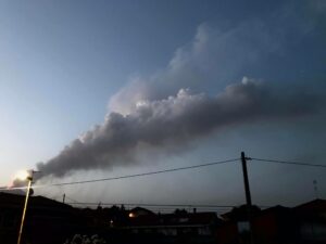  Ieri in mattinata l'attività stromboliana presente al cratere di Sud-Est dell'Etna è passata...