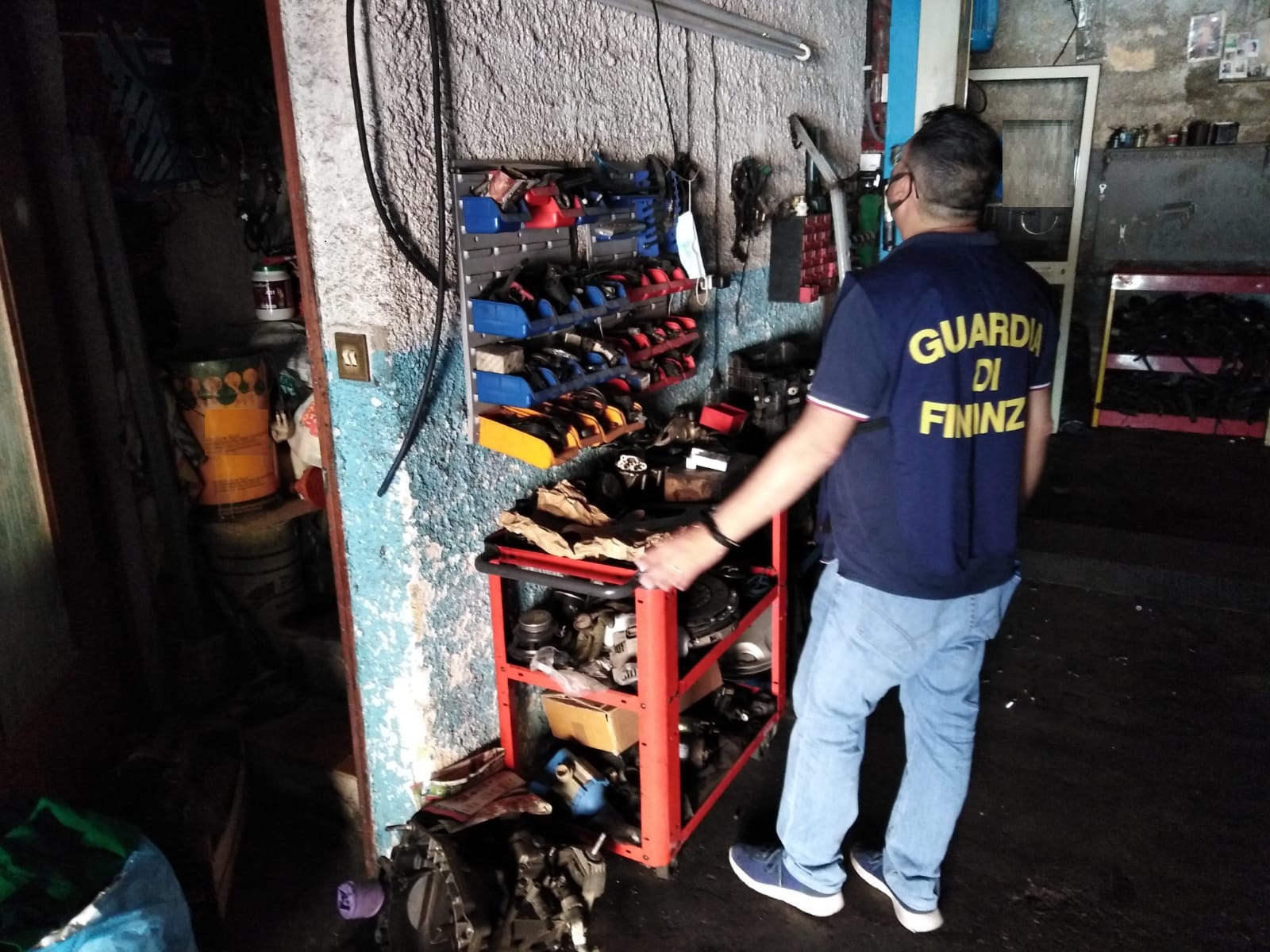 Sequestrata officina meccanica abusiva: sanzioni da 5mila €