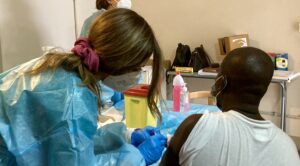 “Accanto agli ultimi” fa tappa al Centro Astalli e al Centro Agape. Ieri mattina due squadre di...