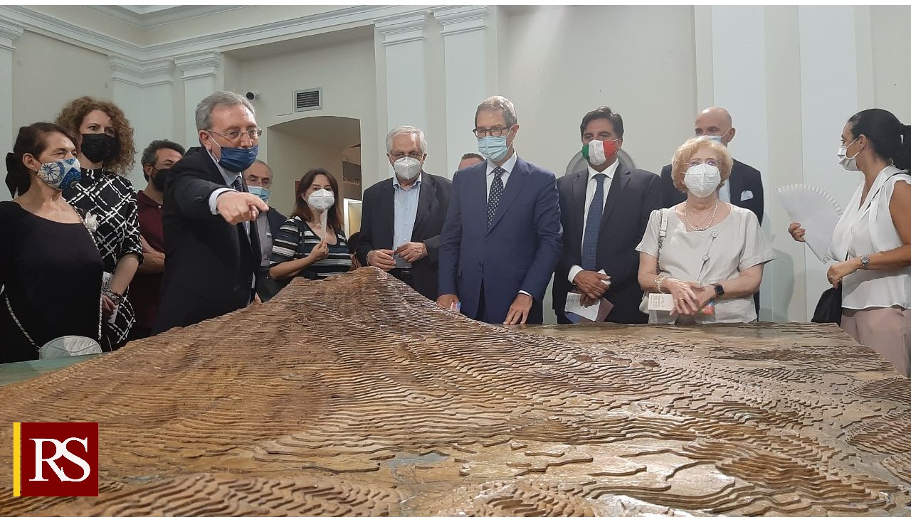 Musumeci inaugura a Catania la mostra sulla eruzione del 1669