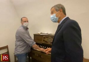 L’incontro con Giuliano Colletti, fra gli ultimi organari che operano nell’Isola, avviene nella...