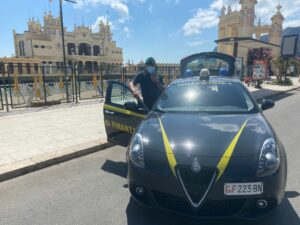 I militari del Gruppo Pronto Impiego Palermo, durante il servizio di pubblica utilità 117, su...