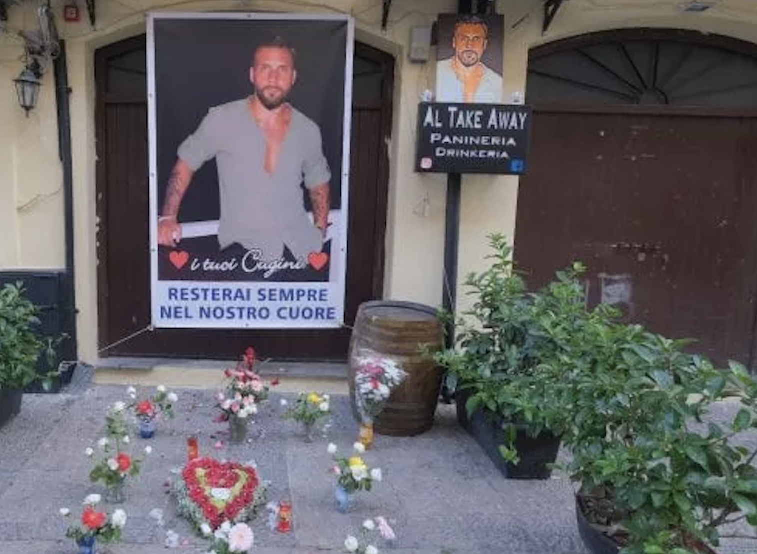 Funerali privati per Emanuele Burgio, ma nel quartiere folla di giovani