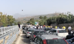 Quattro persone sono rimaste ferite ieri in un incidente sull'autostrada Palermo-Catania in...