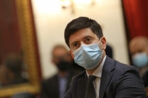 ROMA (ITALPRESS) - "Siamo ancora dentro l'epidemia, ma soprattutto grazie alla campagna di...