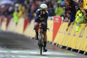 ROMA (ITALPRESS) - Mark Cavendish vince la tredicesima tappa del Tour de France 2021, la...