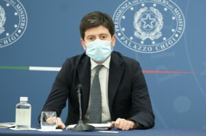 ROMA (ITALPRESS) - "Ho firmato il decreto che finanzia con 20 milioni di euro i test genomici...