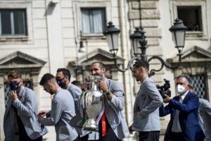 ROMA (ITALPRESS) - "Non è il giorno di discorsi ma di applausi e ringraziamenti. Ieri sera avete...