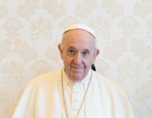 ROMA (ITALPRESS) - Il Papa è stato dimesso dal Policlinico Gemelli ed è tornato a Casa Santa Marta...