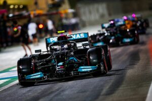 SILVERSTONE (INGHILTERRA) (ITALPRESS) - Lewis Hamilton partirà davanti a tutti nella Sprint Race del...