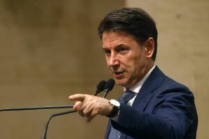 ROMA (ITALPRESS) - "Piena agibilità politica del presidente del Movimento", "chiara separazione fra...
