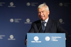 ROMA (ITALPRESS) - "A giugno, nei servizi, in molti casi l'attività ha continuato ad attestarsi su...