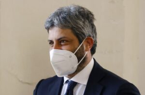ROMA (ITALPRESS) - "Vent'anni fa, per le strade di Genova, lo Stato fallì. Le violenze perpetrate...