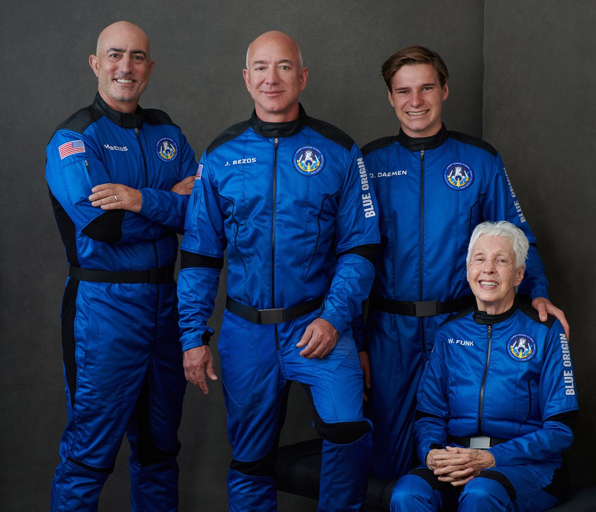 La navicella Blue Origin compie la sua missione, Bezos nello spazio