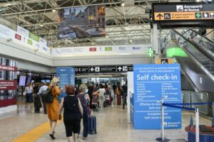 ROMA (ITALPRESS) - Ricominceranno a fare vacanza, riprendendo timidamente uno standard simile al...