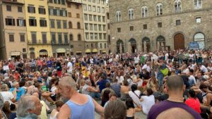 ROMA (ITALPRESS) - Da Nord a Sud al grido di "Libertà! Libertà! Libertà" migliaia di persone, quasi...