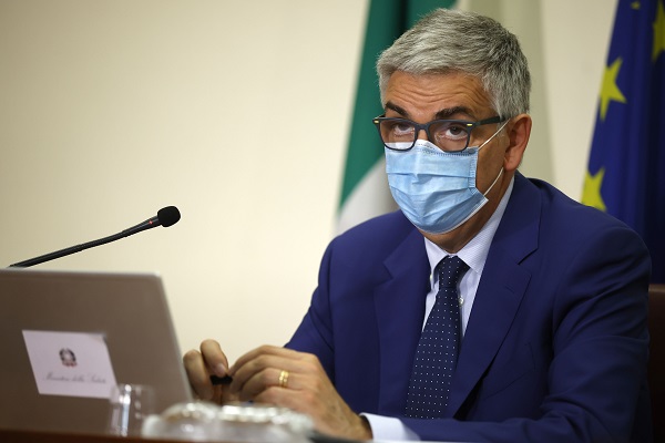 Brusaferro “Vaccino metodo più efficace per convincere no vax”