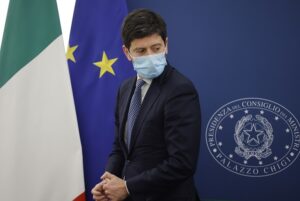 ROMA (ITALPRESS) - "Sono valutazioni che stiamo facendo in quese ore perché la riapertura della...