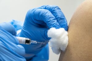 ROMA (ITALPRESS) - Circa 8 italiani su 10 cercano maggiori informazioni sui vaccini. È quanto emerge...