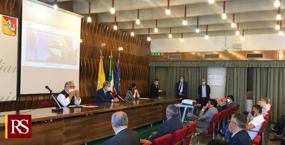 Emergenza cenere, Musumeci: “Sostegno a Comuni e privati”