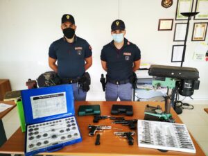 La Polizia di Stato, nell’ambito di specifiche attività di controllo del territorio finalizzate al...