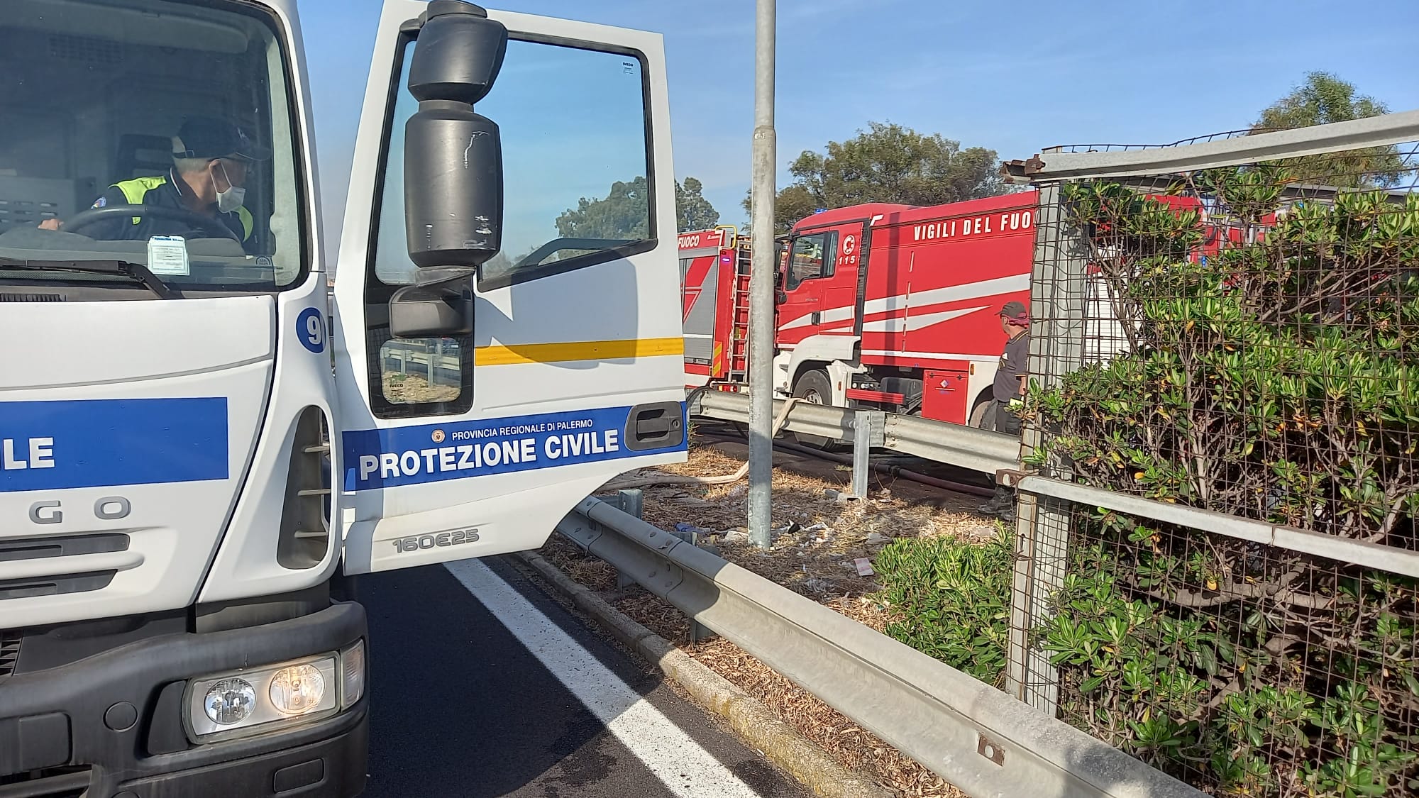 Emergenza roghi in Sicilia, in campo la Protezione Civile