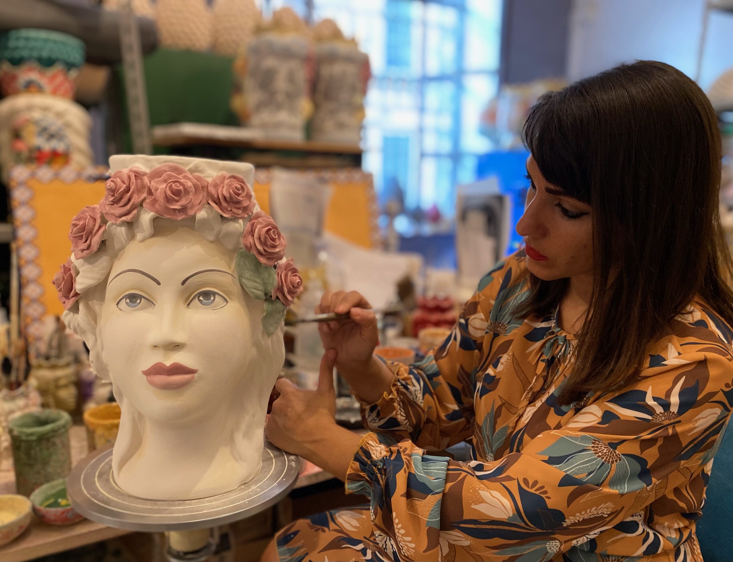 Opere in ceramica ispirate alla “Santuzza” nascono dall’estro di Elisabetta Castagnetta