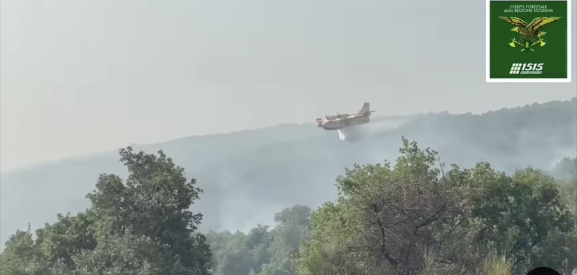 Incendi dalle Madonie al Parco dell’Etna, canadair in azione