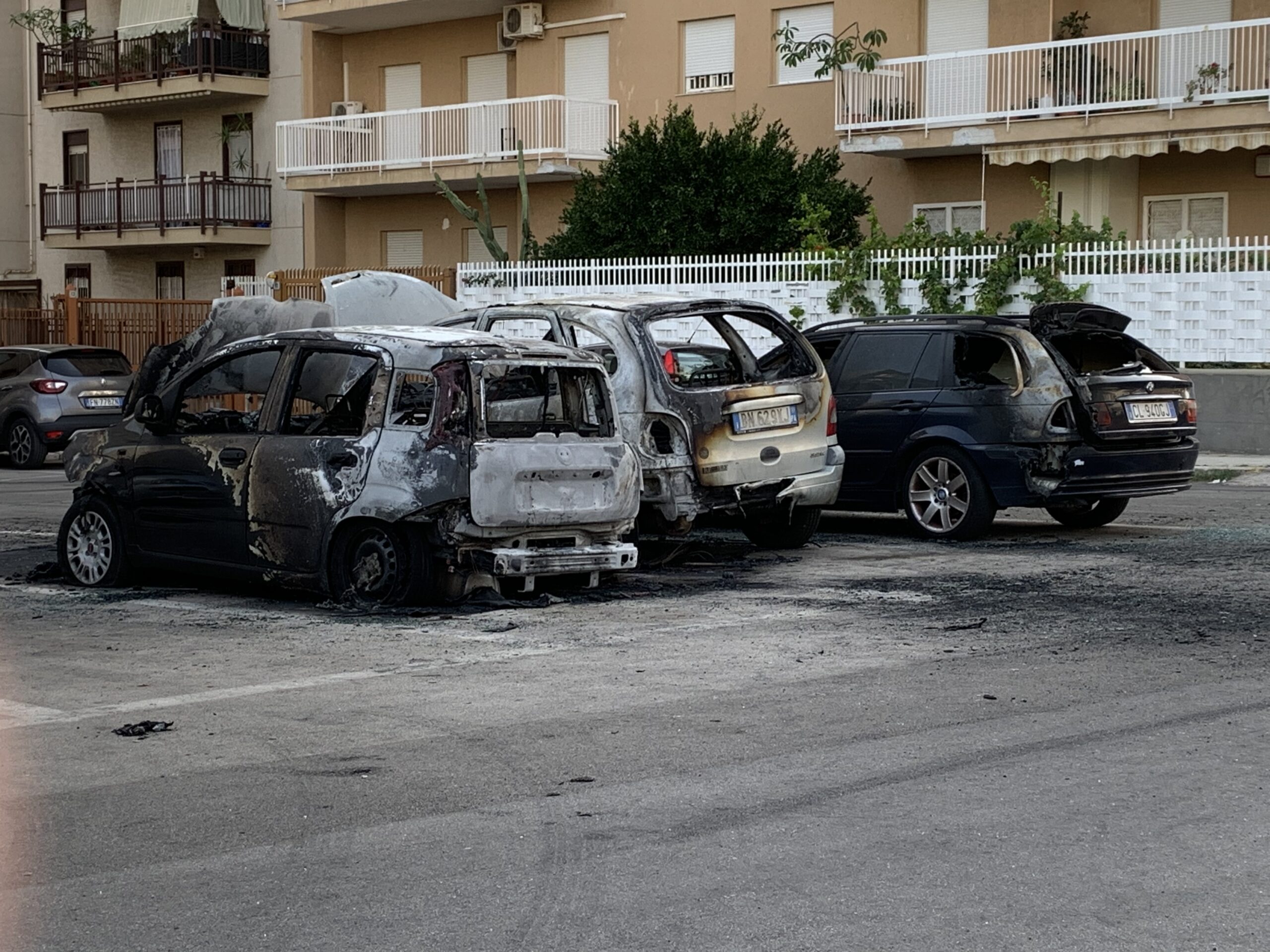 Auto bruciate in Via Verdinois a Palermo: ignota la dinamica