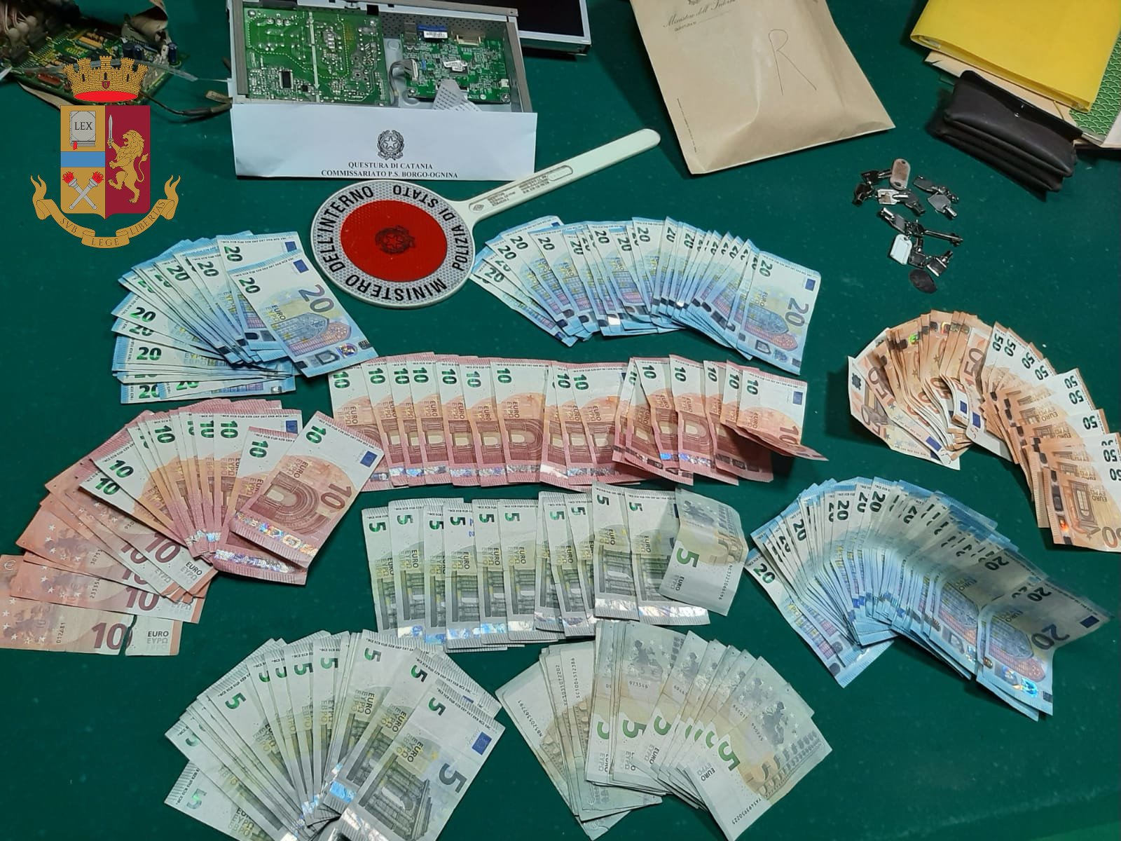 Scoperta sala giochi abusiva a Catania con 12 persone all’interno