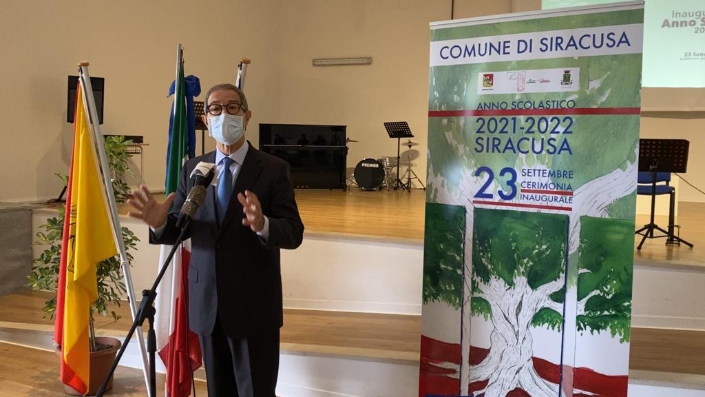 Musumeci agli studenti di Siracusa: “Cambiamo assieme questa terra”