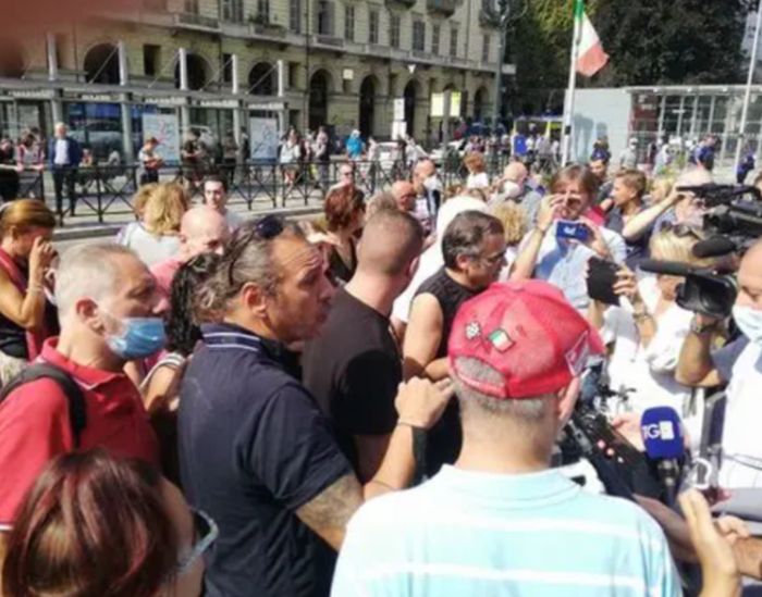 Manifestazioni contro il Green Pass in Italia, pochi partecipanti