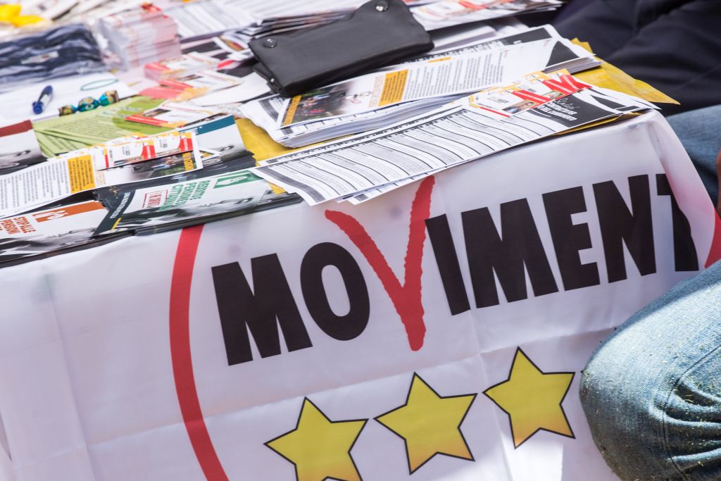 Assalto al gazebo M5s a Milano, perquisiti 4 no Green Pass