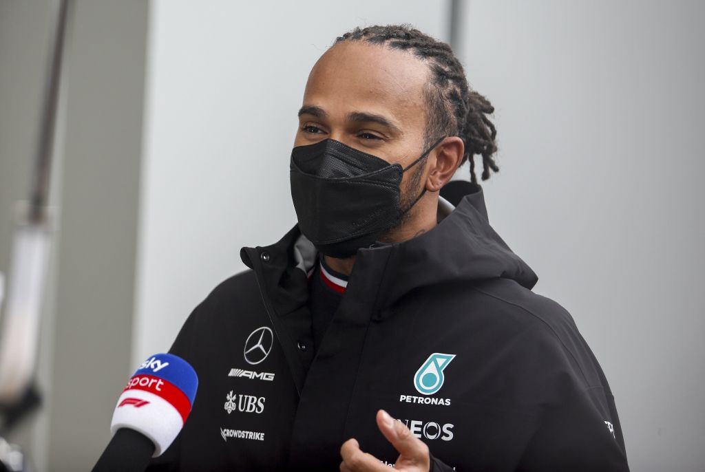 Hamilton fa 100 vittorie in Russia, dietro Verstappen e Sainz