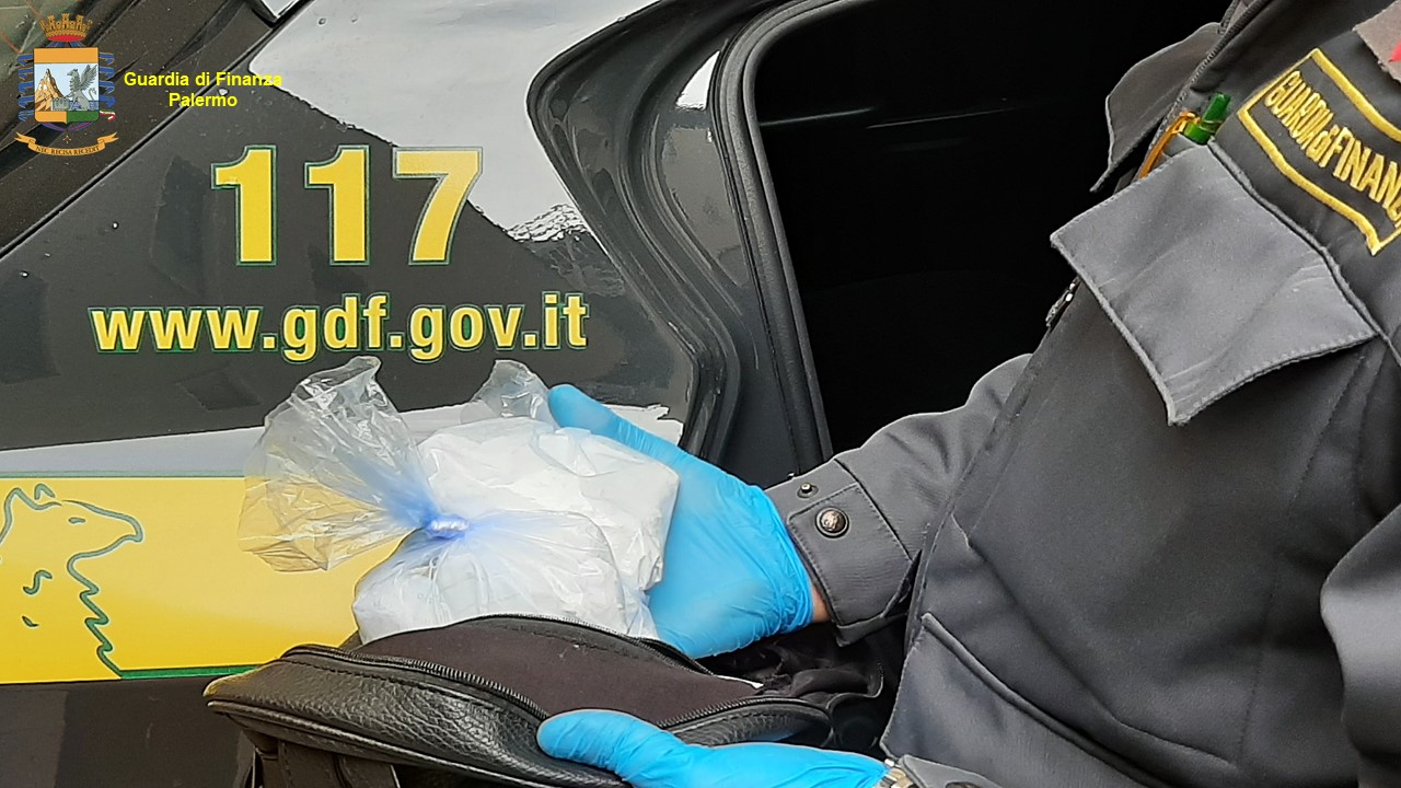 Smantellata rete di spaccio tra lo Zen e Carini: eseguite 9 misure cautelari