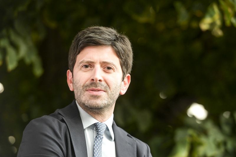 Speranza “Valuteremo terza dose su evidenzia scientifica”